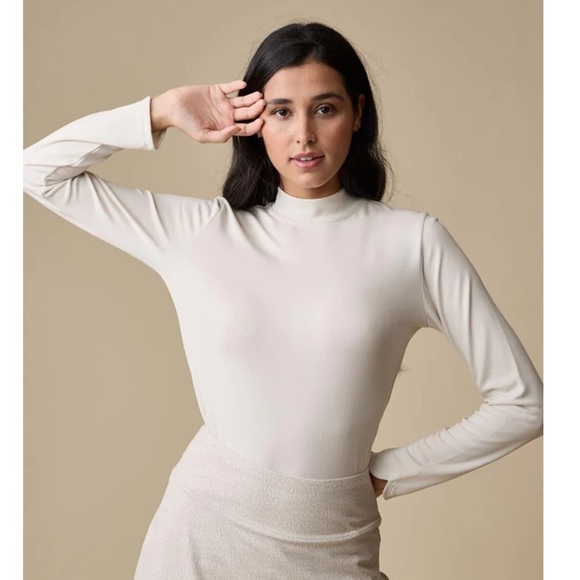 A.PUTNAM Minimalist Long Sleeve Keyhole Top - Picture 1 of 15